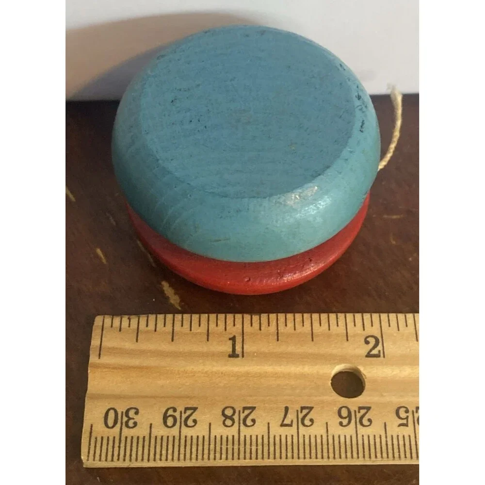 Lot of 2 Vintage Wooden Yo-Yos Gree/Yellow and Red/Blue